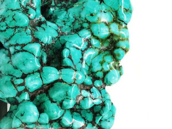 Turquoise Harmony: Crystal Properties, Healing Energies, and Origins