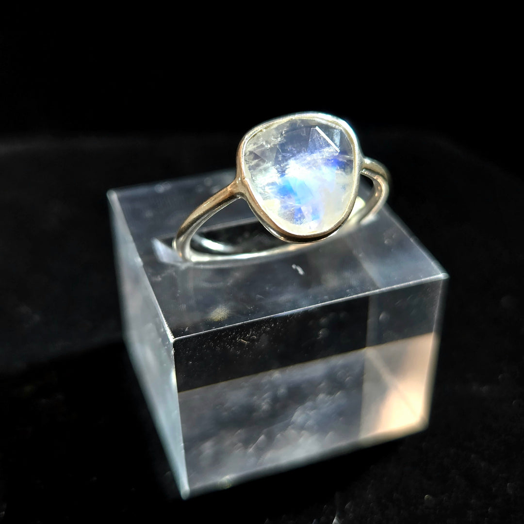 925 Moonstone Silver Ring-Faceted Flat M