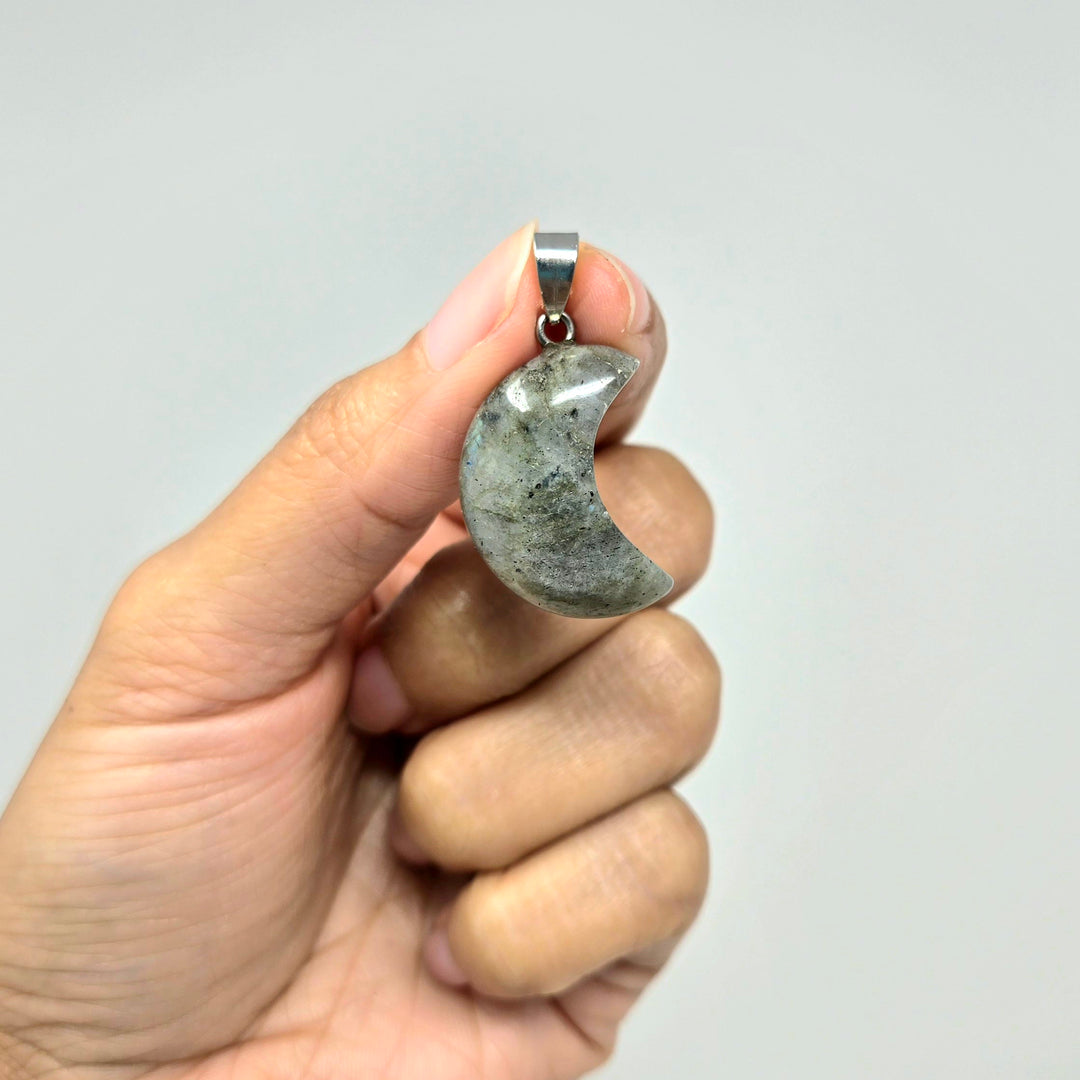 Labradorite Moon Pendant : 3/4